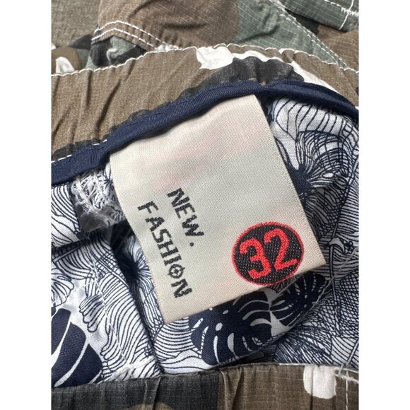 Mens Camouflage Cargo Shorts Size 32 Zipper & Button Closure Multiple Pockets - Picture 5 of 9